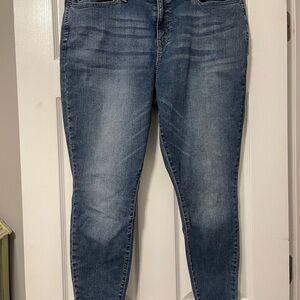 Levi Strauss Signature Mid Rise Skinny Jeans